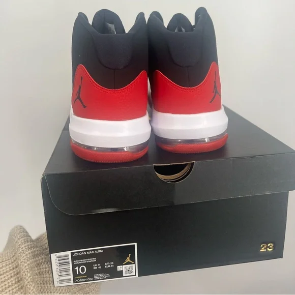 Nike Jordan Max Aura Black and Red Size 10 - Picture 2 of 5